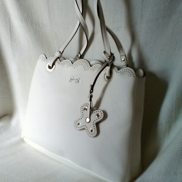 Jessica Simpson Handbags - Jessica Simpson White Scalloped Top Harper Tote